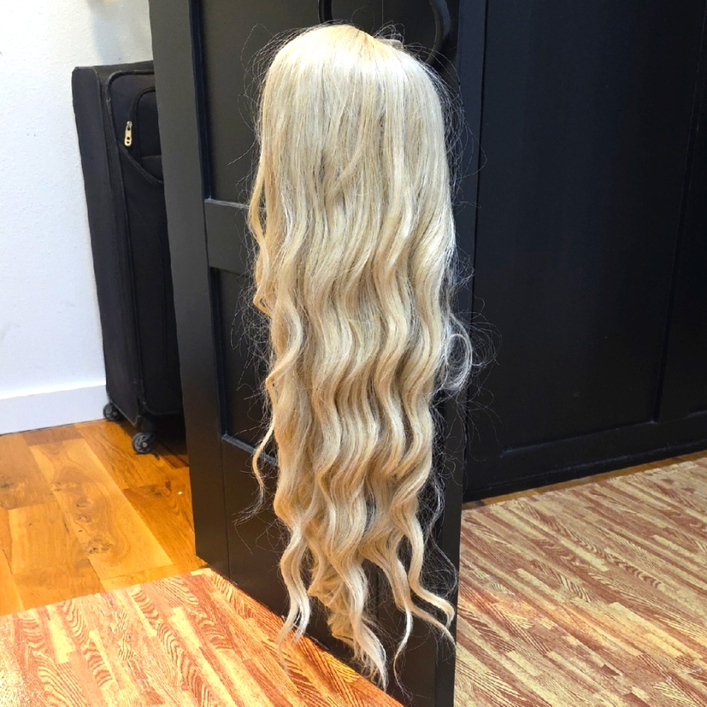 Long Blonde Wavy Hair Wig